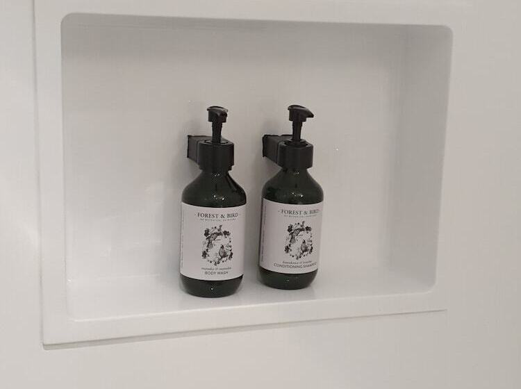 شقة غرفة واحدة, The Parnell Hotel & Conference Centre