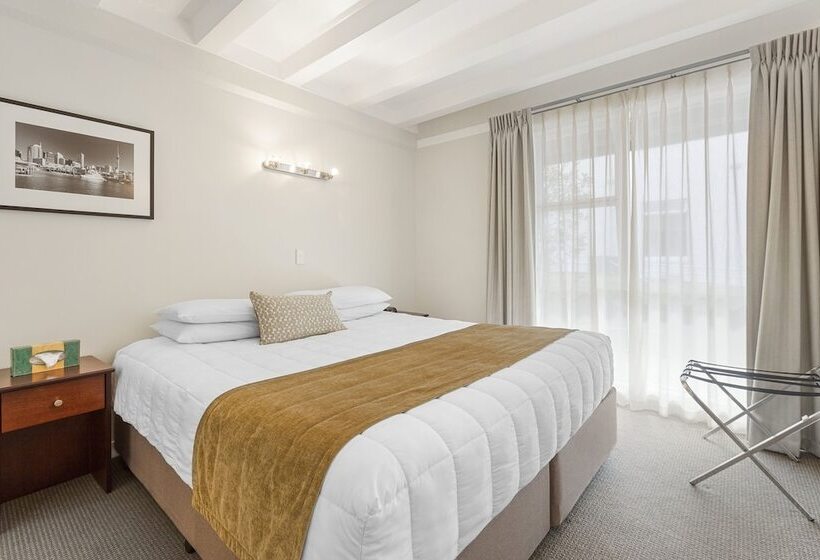 شقة غرفة واحدة, The Parnell Hotel & Conference Centre