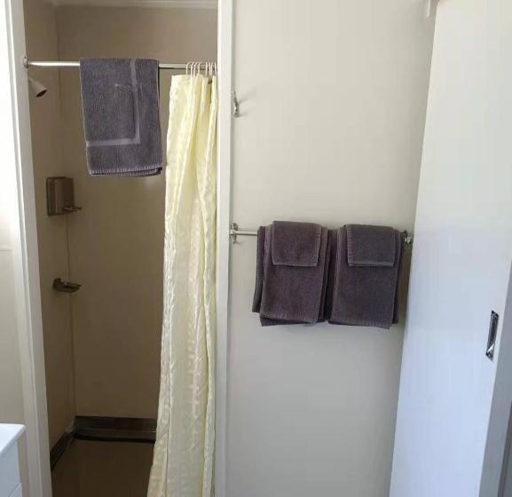 חדר סטודיו סטנדרד, Astral Motel