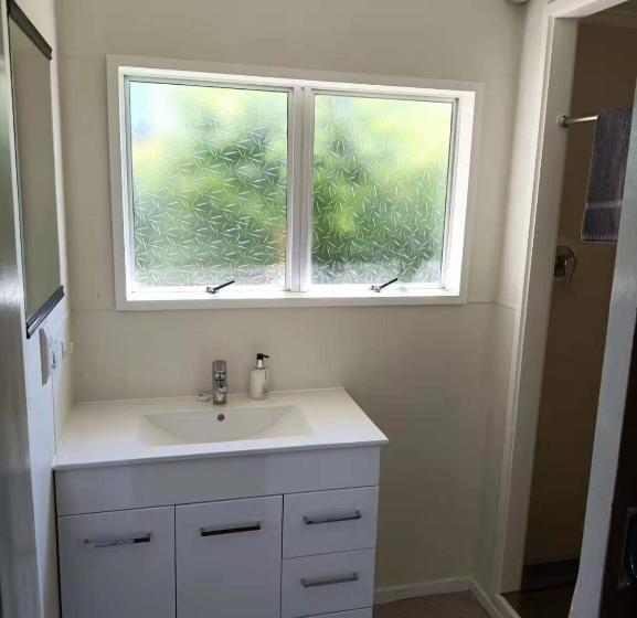 חדר סטודיו סטנדרד, Astral Motel