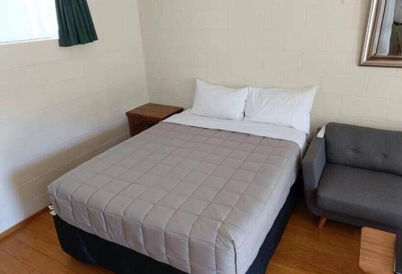 חדר סטודיו סטנדרד, Astral Motel