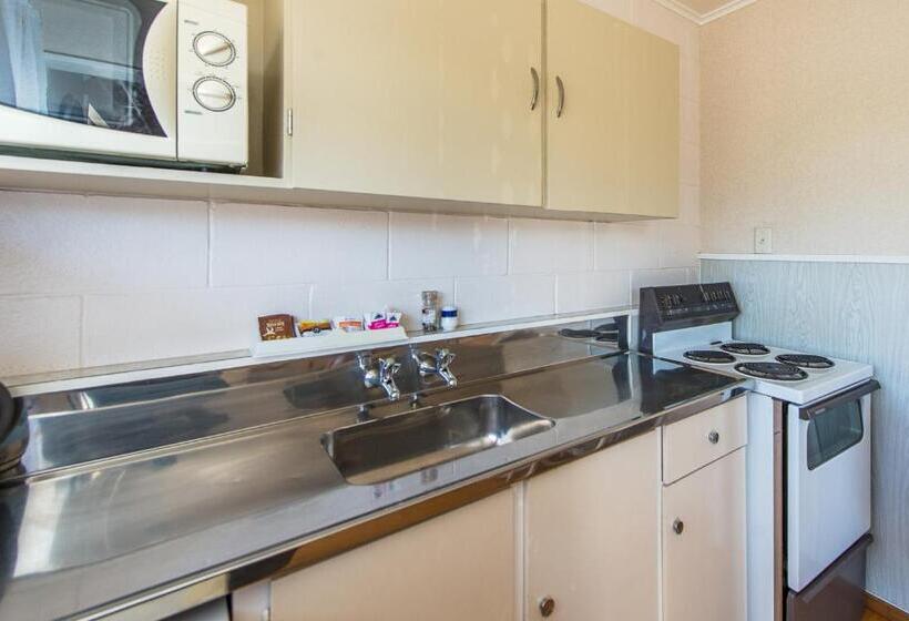 חדר סטודיו סטנדרד, Astral Motel