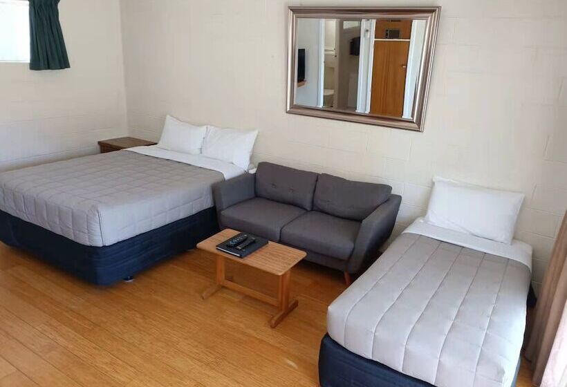 חדר סטודיו סטנדרד, Astral Motel