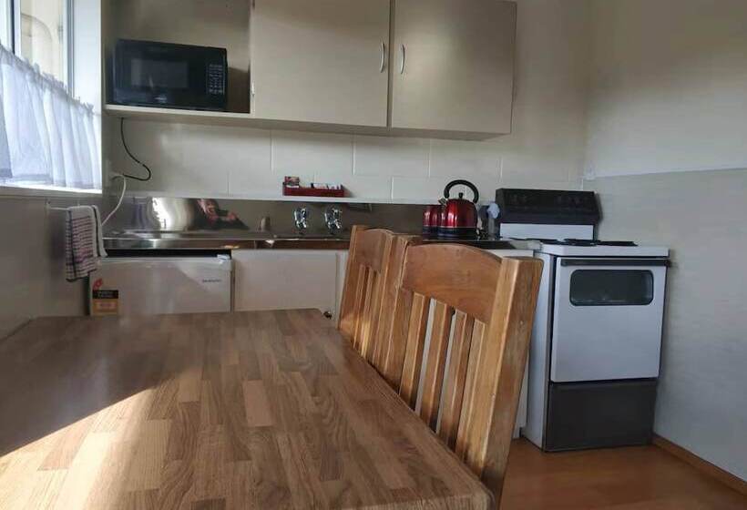 חדר סטודיו סטנדרד, Astral Motel