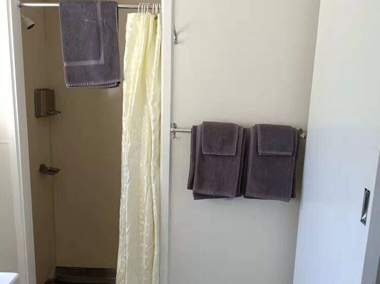 חדר סטודיו סטנדרד, Astral Motel