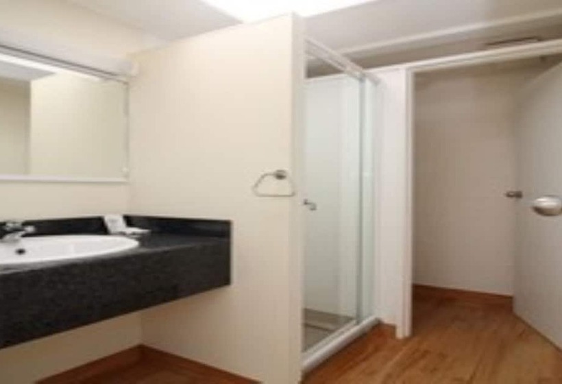 Четырехместный Номер Стандарт, Aztec Motel