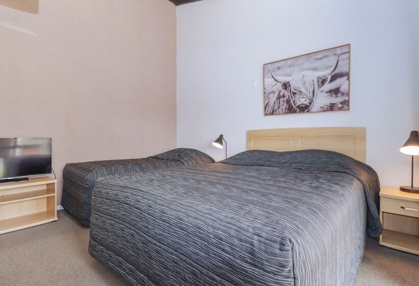 Четырехместный Номер Стандарт, Aztec Motel