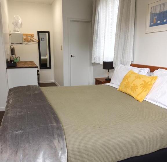 스탠다드 스튜디오, George Street Motel Apartments