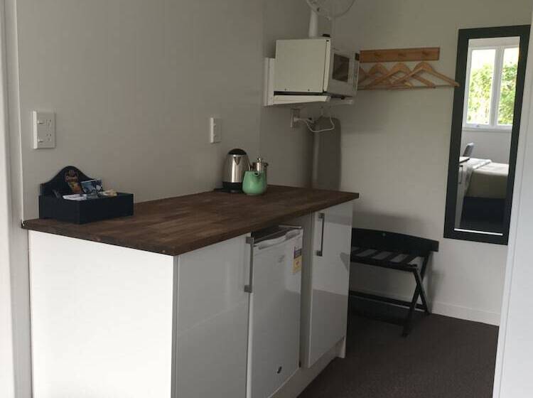 스탠다드 스튜디오, George Street Motel Apartments