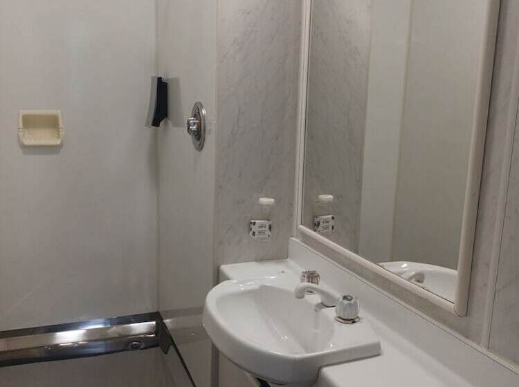 스탠다드 스튜디오, George Street Motel Apartments