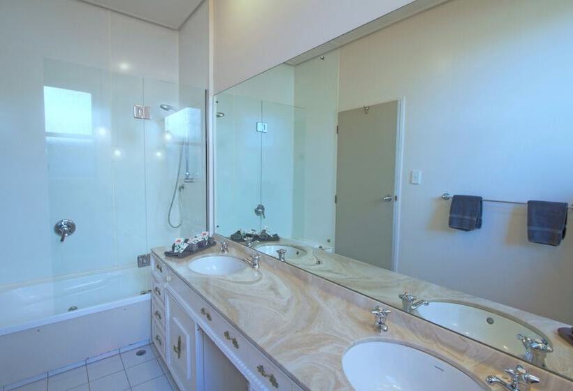 침실 4개 아파트, George Street Motel Apartments