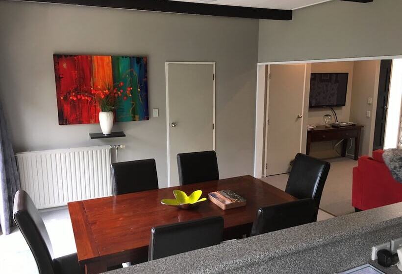 침실 4개 아파트, George Street Motel Apartments