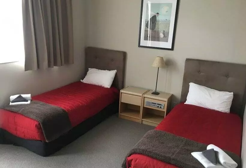 Huoneisto 4 Makuuhuonetta, George Street Motel Apartments