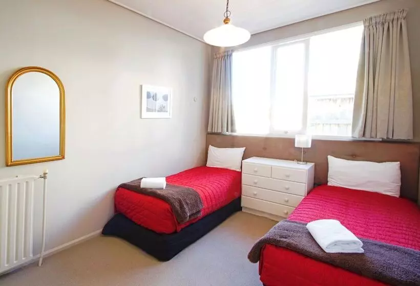Huoneisto 4 Makuuhuonetta, George Street Motel Apartments