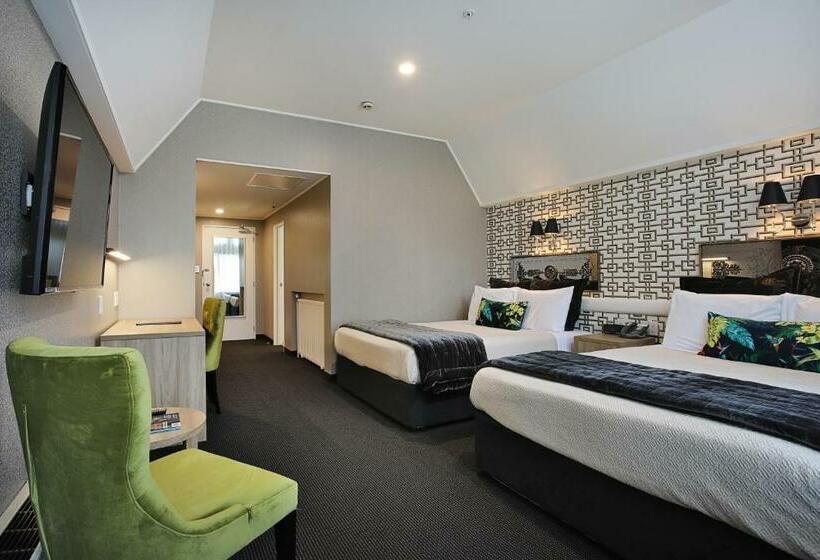 استودیوی سوپریور, Ascot Park