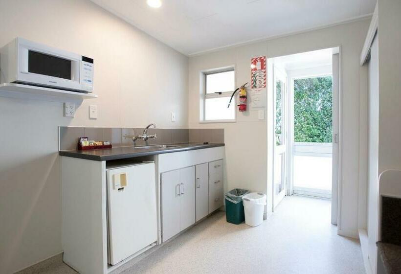 استودیوی استاندارد, Ascot Park