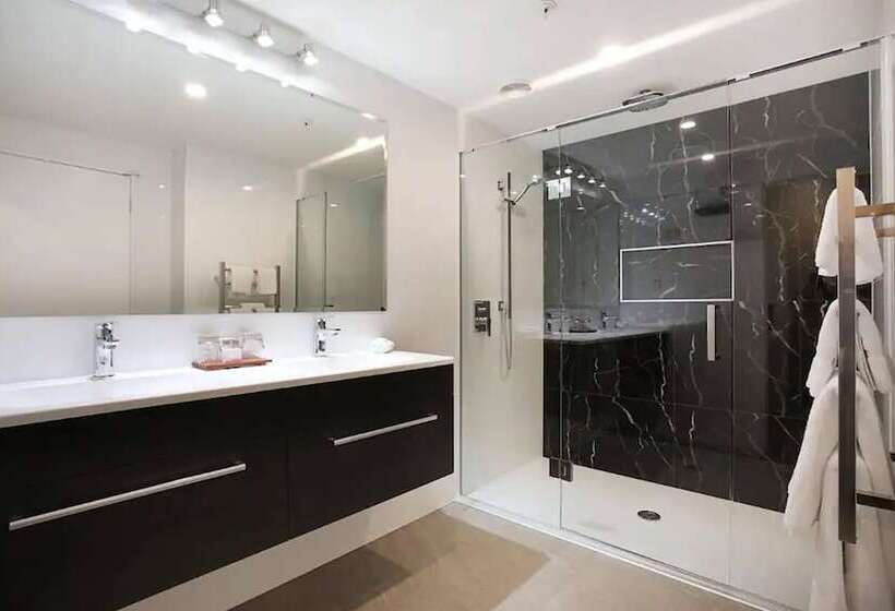 اتاق سوپریور, Ascot Park