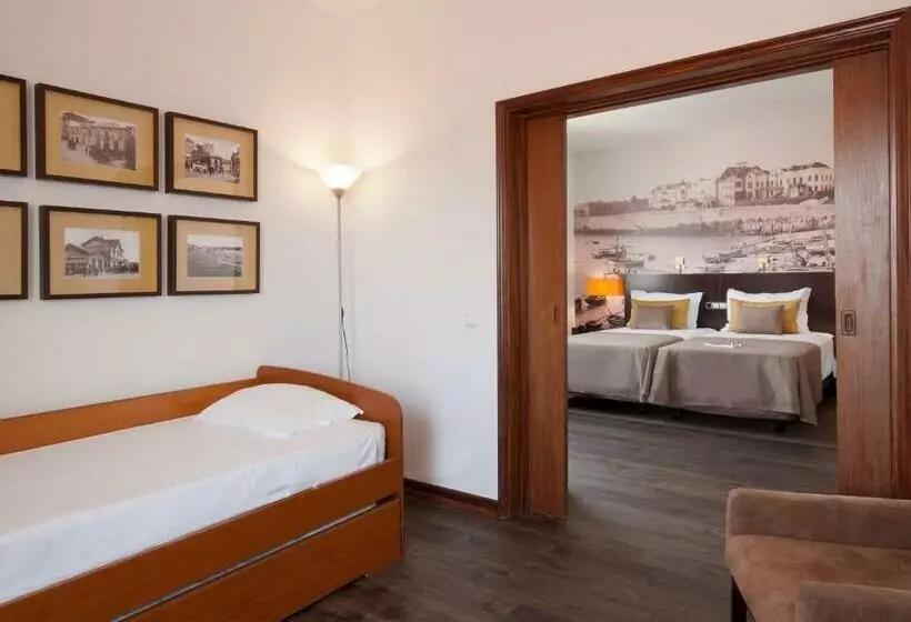Quarto Familiar, Baia