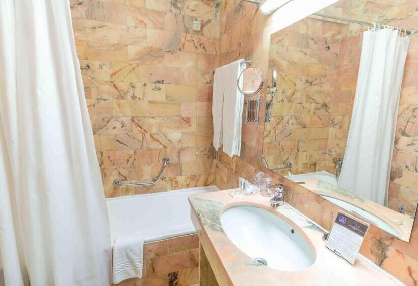 غرفة قياسية ثلاثية, Eurosol Seia Camelo