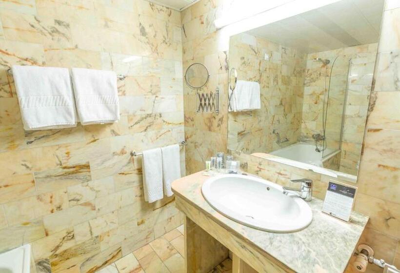 غرفة قياسية ثلاثية, Eurosol Seia Camelo