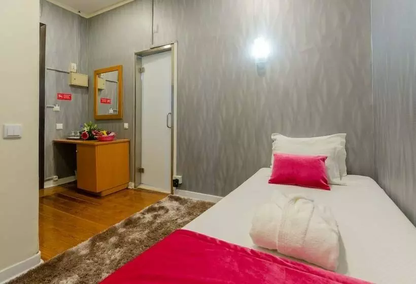 اتاق استاندارد سه نفره, Inn Rossio