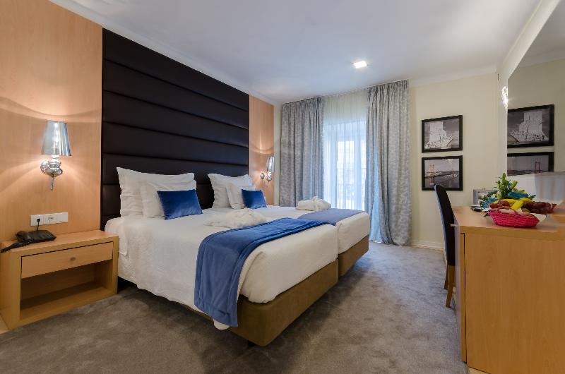 اتاق استاندارد چهار تخته, Inn Rossio