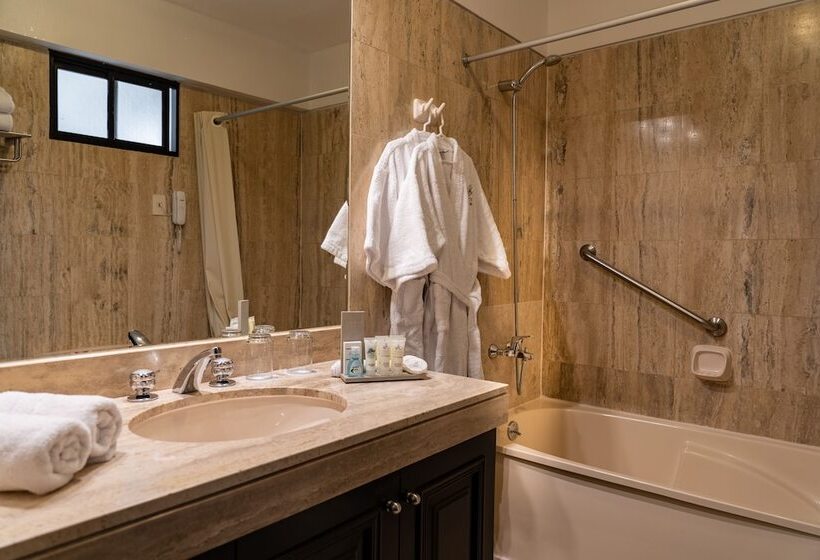 스탠다드 룸, Jose Antonio