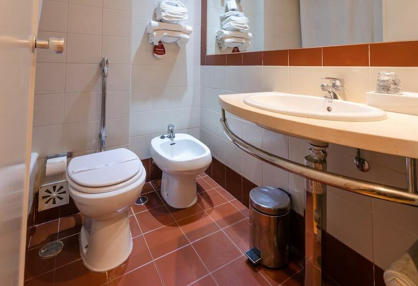 اتاق استاندارد با چشمانداز استخر, Lido