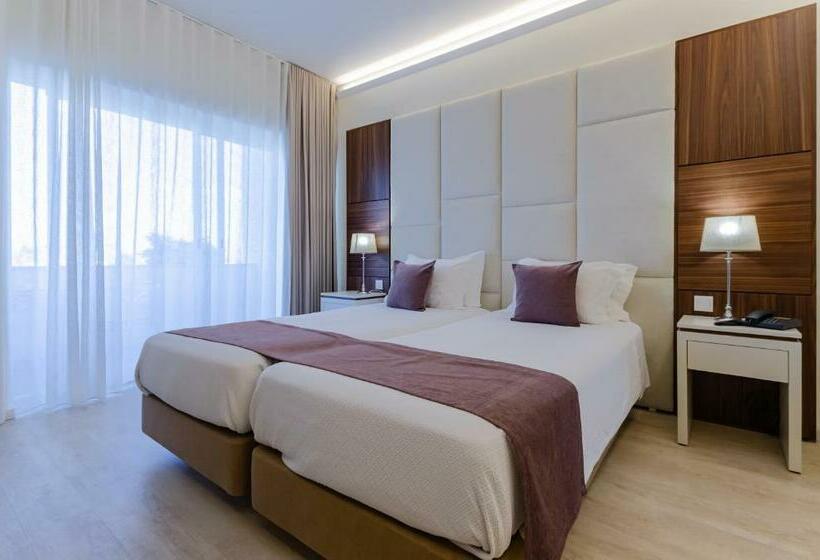 اتاق سوپریور با چشمانداز استخر, Lido