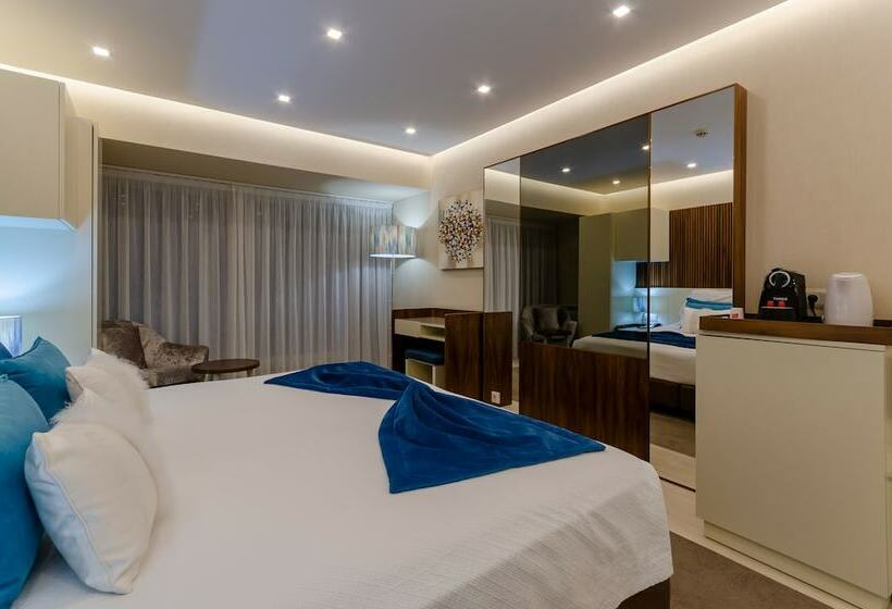 اتاق سوپریور با چشمانداز استخر, Lido