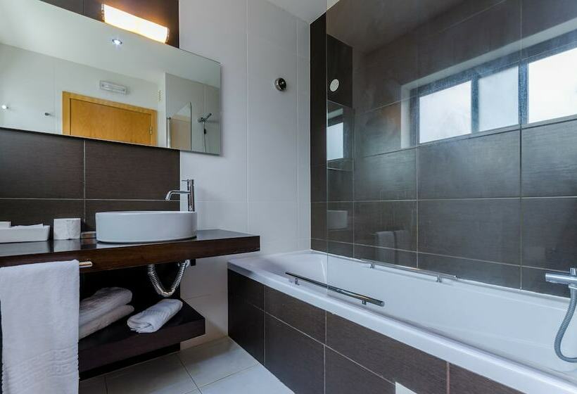 اتاق سوپریور با چشمانداز استخر, Lido