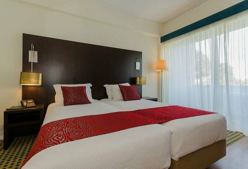 اتاق سوپریور با چشمانداز استخر, Lido