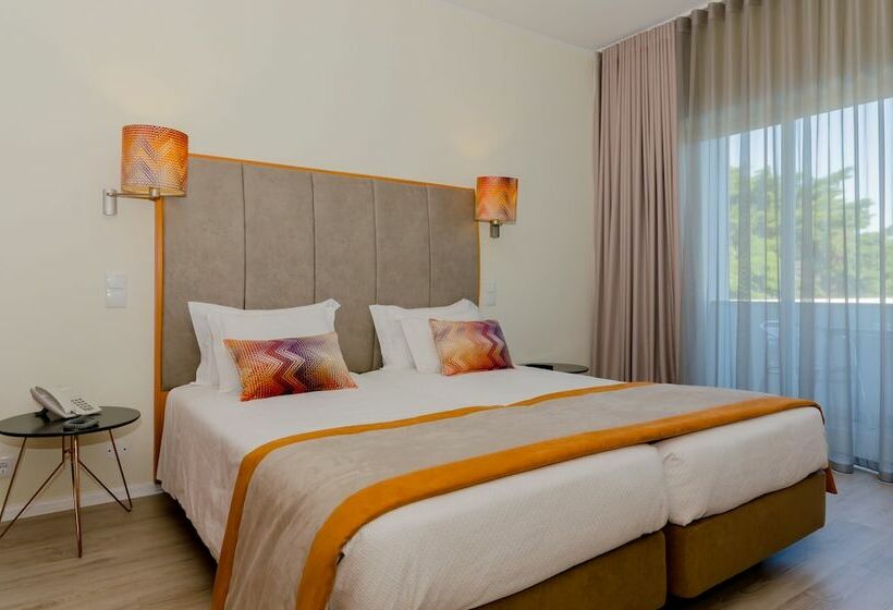 اتاق سوپریور با چشمانداز استخر, Lido