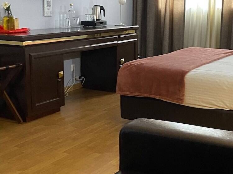 اتاق استاندارد سه نفره, Onix