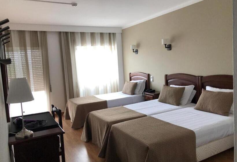 חדר משפחתי, Paiva