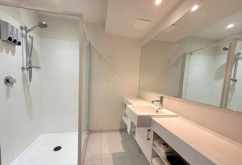 استودیوی استاندارد, The Devon Hotel A Heritage