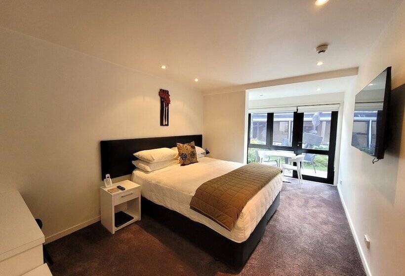 스탠다드 스튜디오, The Devon Hotel A Heritage