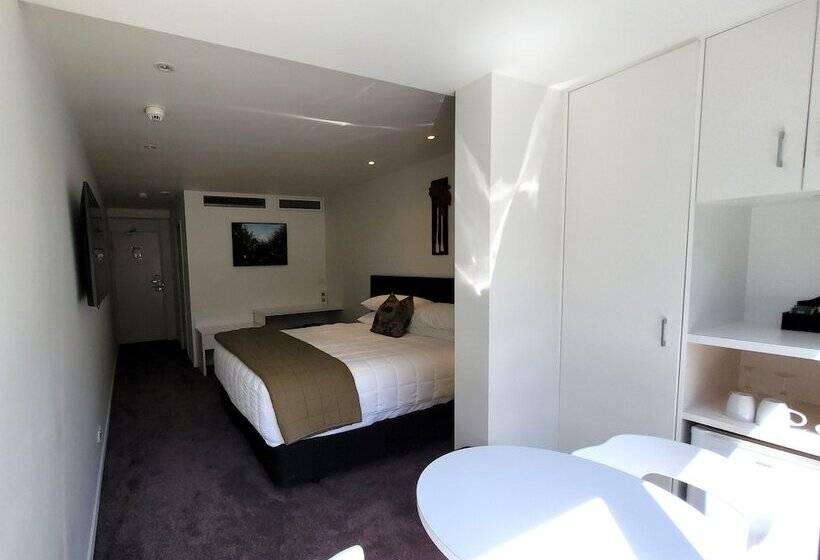 استودیوی استاندارد, The Devon Hotel A Heritage