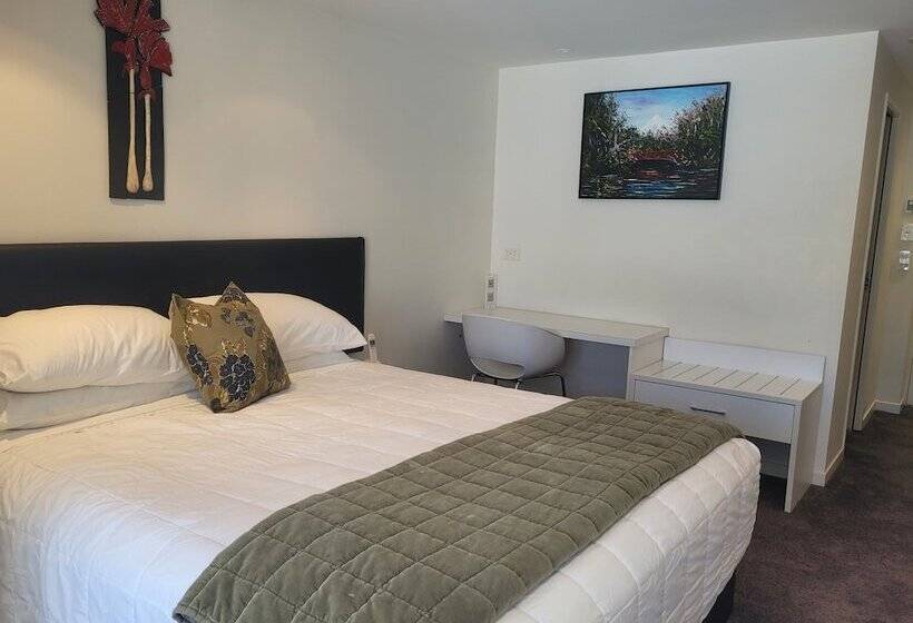 استودیوی استاندارد, The Devon Hotel A Heritage