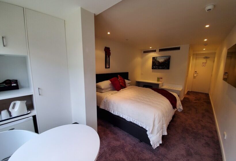 استودیوی استاندارد, The Devon Hotel A Heritage