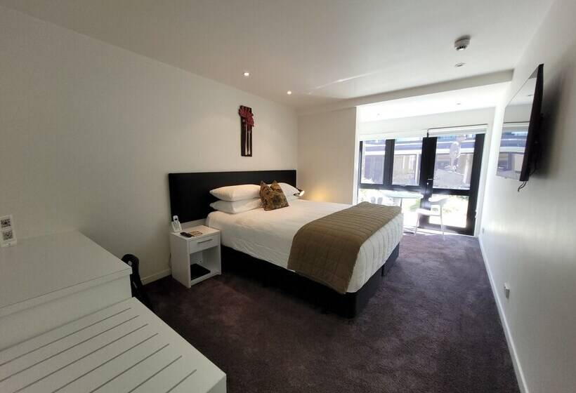 استودیوی استاندارد, The Devon Hotel A Heritage