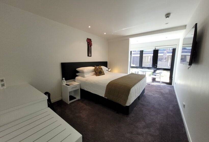 استودیوی استاندارد, The Devon Hotel A Heritage