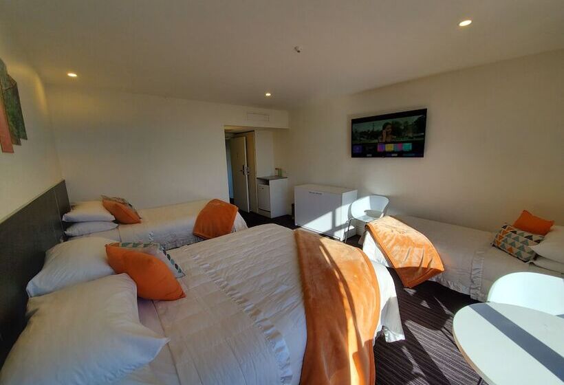 استودیوی استاندارد, The Devon Hotel A Heritage