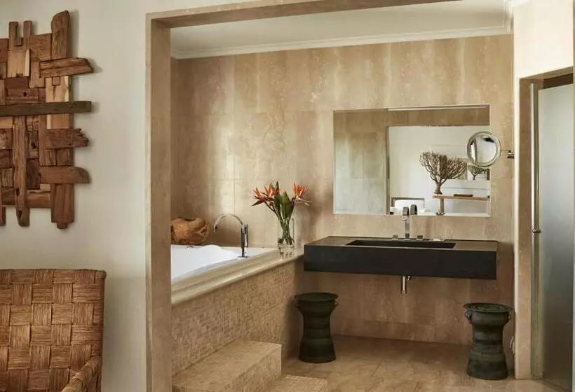 Suite Reale, Vila Joya