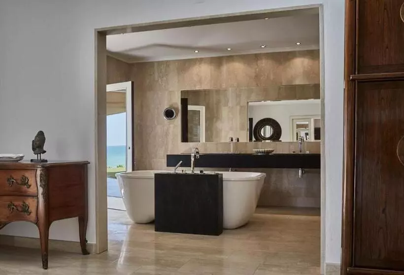 Suite Reale, Vila Joya