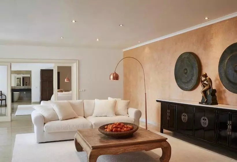 Suite Reale, Vila Joya