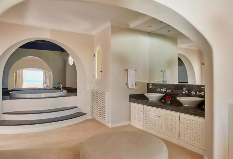 Suite Reale, Vila Joya