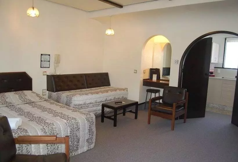 استودیوی استاندارد, Alcala Motor Lodge