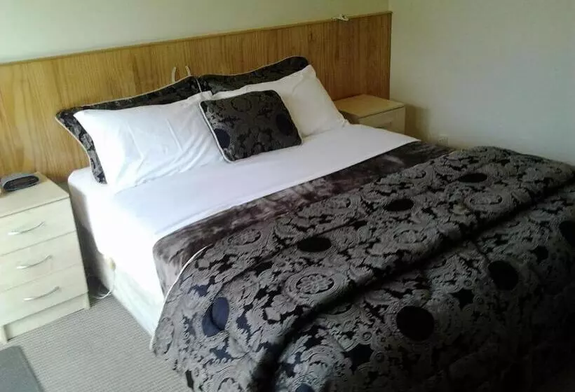 Perhestudio, Avondale Motor Inn
