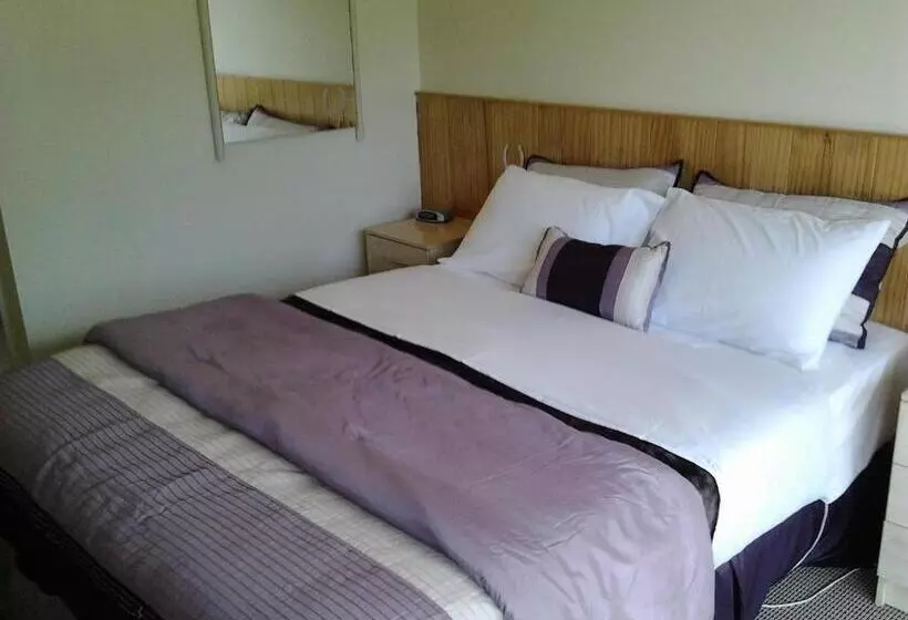 Perhestudio, Avondale Motor Inn